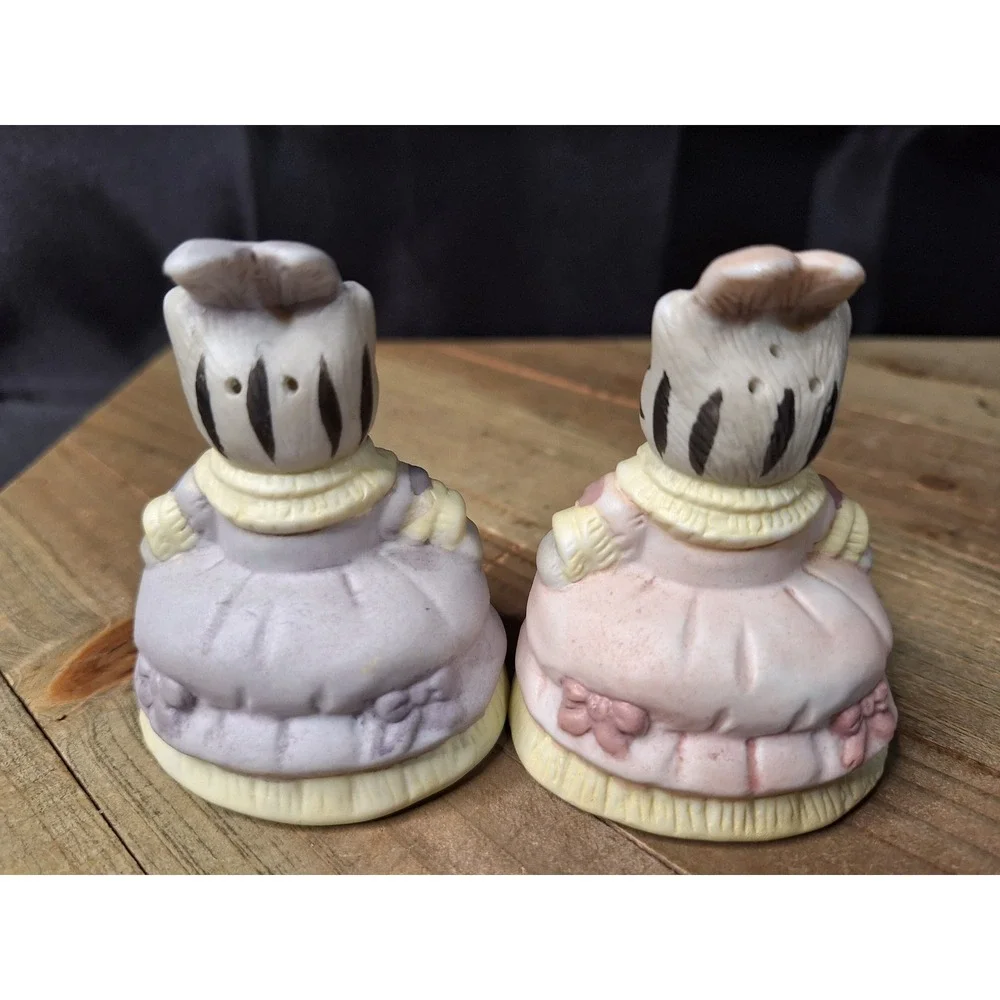 Vintage Kitty Cucumber Cinderella Stepsisters Cat Salt and Pepper Shakers